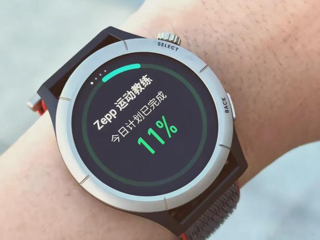 华米Cheetah Pro会是你下个赛场好队友吗？MG电子试玩1500元跑表首选？Amazfit(图3)